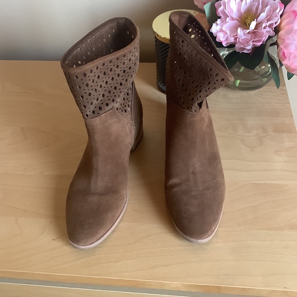 Michael Kors Sunny Bootie - Picture 2 of 6